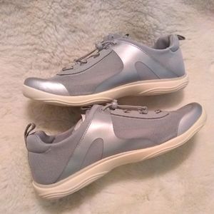 NWT Land's End Silver Metallic Water Shoes Women's Size 9